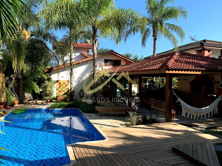Linda Casa em Condominio Fechado, Muitas Vegetações e Um Espaço Encantado